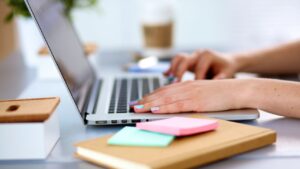 Externaliser des compétences permet de se recentrer sur son coeur de métier et de gagner du temps.