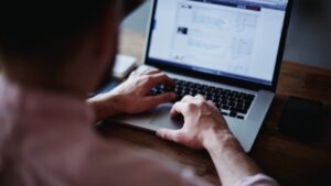 Externaliser des compétences permet de se recentrer sur son coeur de métier et de gagner du temps.